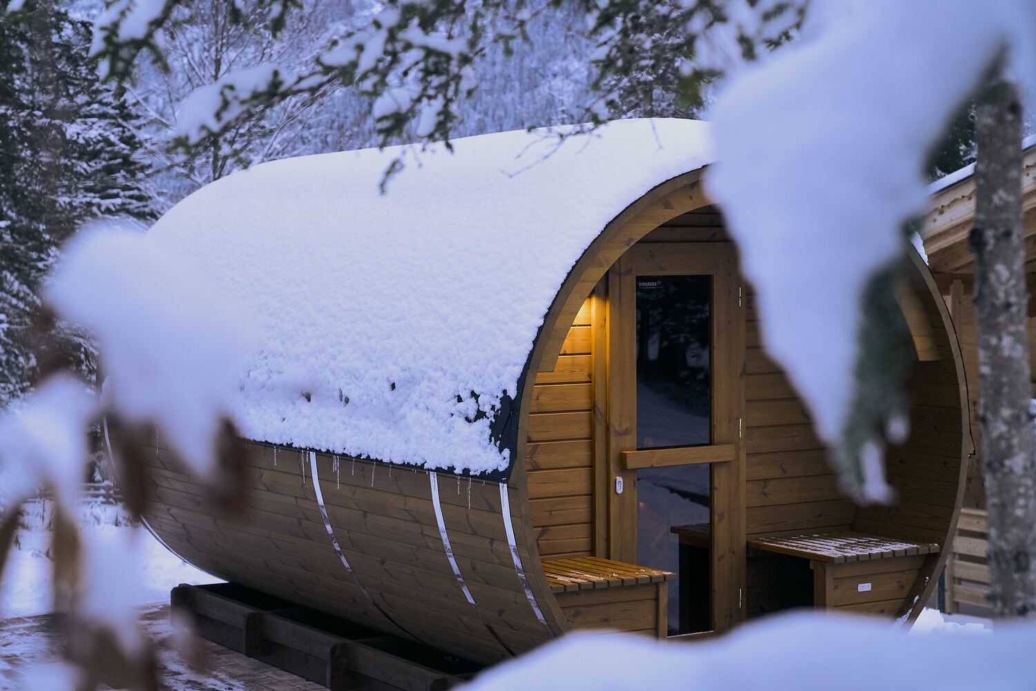 mei chalet - DAS BARBARA Die Fass-Sauna auf der Terrasse am Waldrand